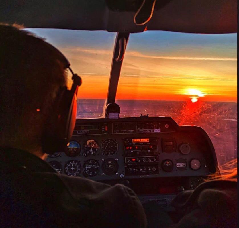 Vue du cockpit d'un DR400 en vol — vol d'initiation au pilotage